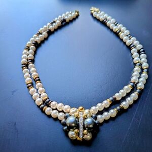 Pearl and Rhinestone Necklace - Multicolored Uniquely Stunning💕